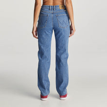 Load image into Gallery viewer, Wrangler Womens Mid Tori Straight Jean