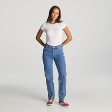 Load image into Gallery viewer, Wrangler Womens Mid Tori Straight Jean