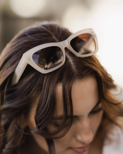 Load image into Gallery viewer, Louenhide Mira Sunglasses