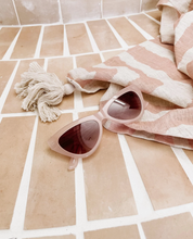 Load image into Gallery viewer, Louenhide Sidney Sunglasses