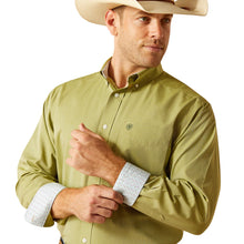 Load image into Gallery viewer, Ariat Mens Wrinkle Free Solid Pinpoint Oxford Long Sleeve Shirt
