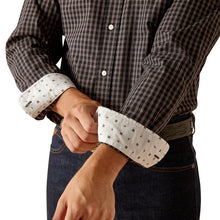 Load image into Gallery viewer, Ariat Mens Wrinkle Free Brooklyn Fitted Long Sleeve Shirt

