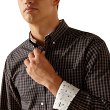 Load image into Gallery viewer, Ariat Mens Wrinkle Free Brooklyn Fitted Long Sleeve Shirt
