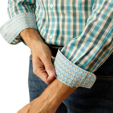 Load image into Gallery viewer, Ariat Mens Wrinkle Free Gordie fitted long sleeve shirt
