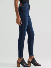 Load image into Gallery viewer, Wrangler Womens Bespoke Hi Rise Skinny Jeans
