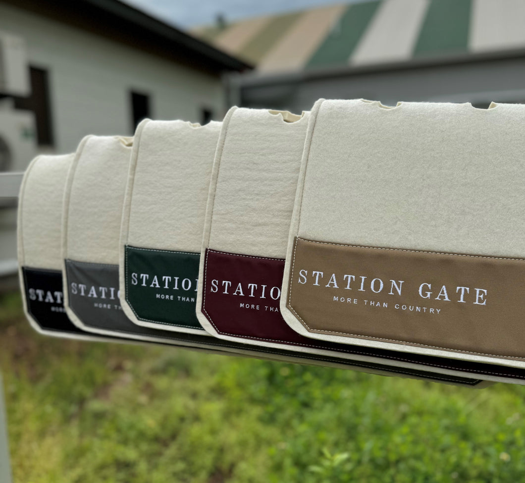 STATION GATE FELT SADDLE PAD