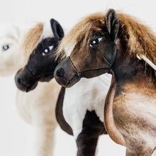 Load image into Gallery viewer, Kentucky Relax Horse Toy Tableux
