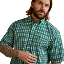 Load image into Gallery viewer, ARIAT MENS WRINKLE FREE FINAN CLASSIC SHORT SLEEVE SHIRT
