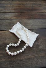Load image into Gallery viewer, Bullrush 10Mm Pearls With Magnetic Clasp
