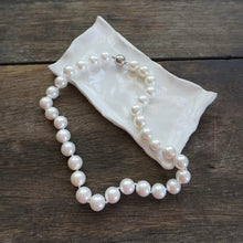 Load image into Gallery viewer, Bullrush 10Mm Pearls With Magnetic Clasp
