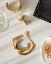 Load image into Gallery viewer, Ophelia Chain Gold Bracelet with Shell &amp; Freshwater Pearl Charms
