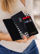 Load image into Gallery viewer, Louenhide Pepper Passport Holder
