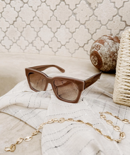 Load image into Gallery viewer, Louenhide Vinny Sunglasses
