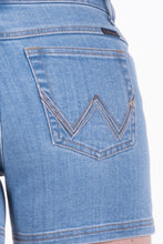 Load image into Gallery viewer, WRANGLER WOMENS MEGAN Q-BABY SHORT
