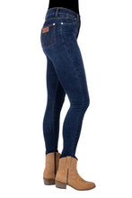 Load image into Gallery viewer, WRANGLER WOMENS SIERRA SKINNY JEAN
