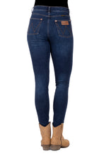 Load image into Gallery viewer, WRANGLER WOMENS SIERRA SKINNY JEAN
