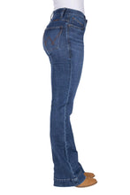 Load image into Gallery viewer, Wrangler Womens Luna Jeans - Willow
