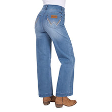 Load image into Gallery viewer, Wrangler Womens Chloe Hi Rise Boot Cut Jeans
