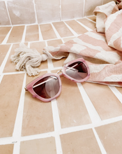 Load image into Gallery viewer, Louenhide Gemma Sunglasses
