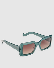 Load image into Gallery viewer, Louenhide Sammie Sunglasses
