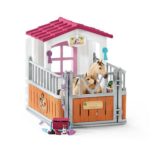 SCHLEICH HORSE STALL WITH HORSES AND GROOM