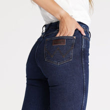 Load image into Gallery viewer, WRANGLER WOMENS CLASSICS MID WAIST STRAIGHT JEAN

