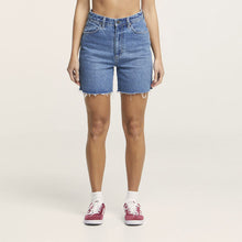 Load image into Gallery viewer, Wrangler Womens Claudia Straight Short
