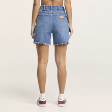 Load image into Gallery viewer, Wrangler Womens Claudia Straight Short
