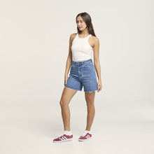Load image into Gallery viewer, Wrangler Womens Claudia Straight Short
