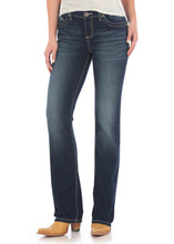 Load image into Gallery viewer, Wrangler Womens Ultimate Riding Jean - Q Baby 34 Leg
