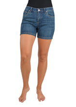 Load image into Gallery viewer, Wrangler Womens Ultimate Short Q-Baby Booty Up
