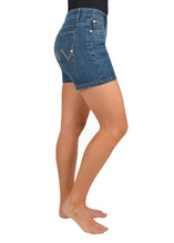 Load image into Gallery viewer, Wrangler Womens Ultimate Short Q-Baby Booty Up
